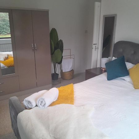 Impeccable 2-Bed Apartment In Grays London Eksteriør billede