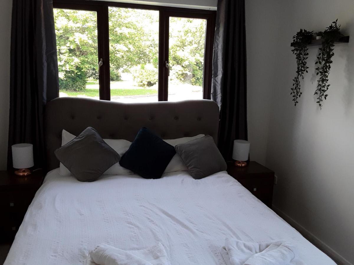 Impeccable 2-Bed Apartment In Grays London Eksteriør billede