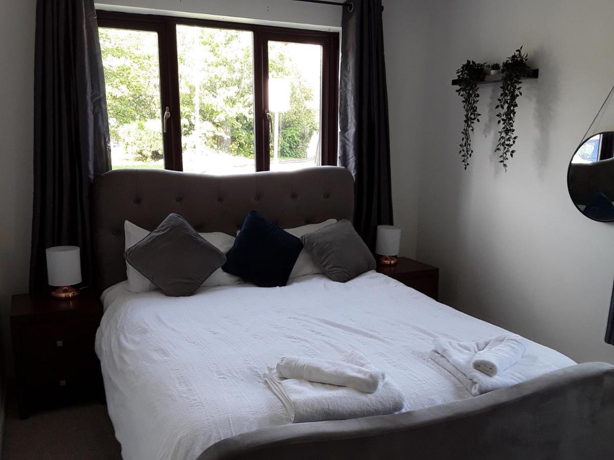 Impeccable 2-Bed Apartment In Grays London Eksteriør billede