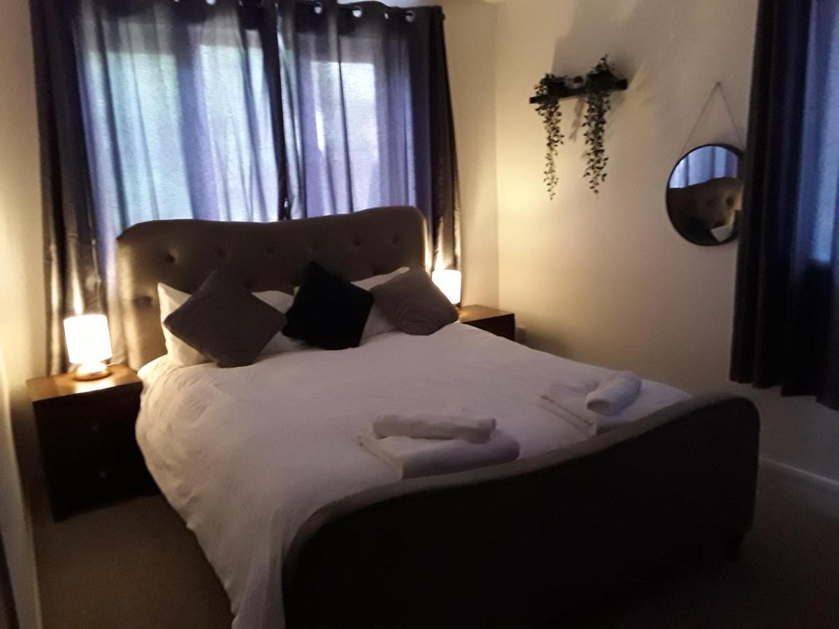 Impeccable 2-Bed Apartment In Grays London Eksteriør billede