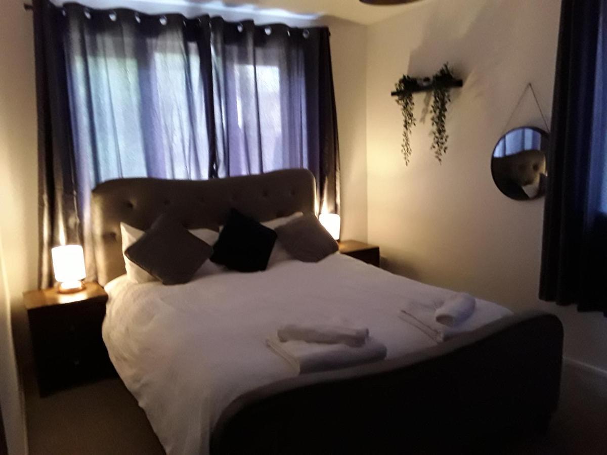 Impeccable 2-Bed Apartment In Grays London Eksteriør billede
