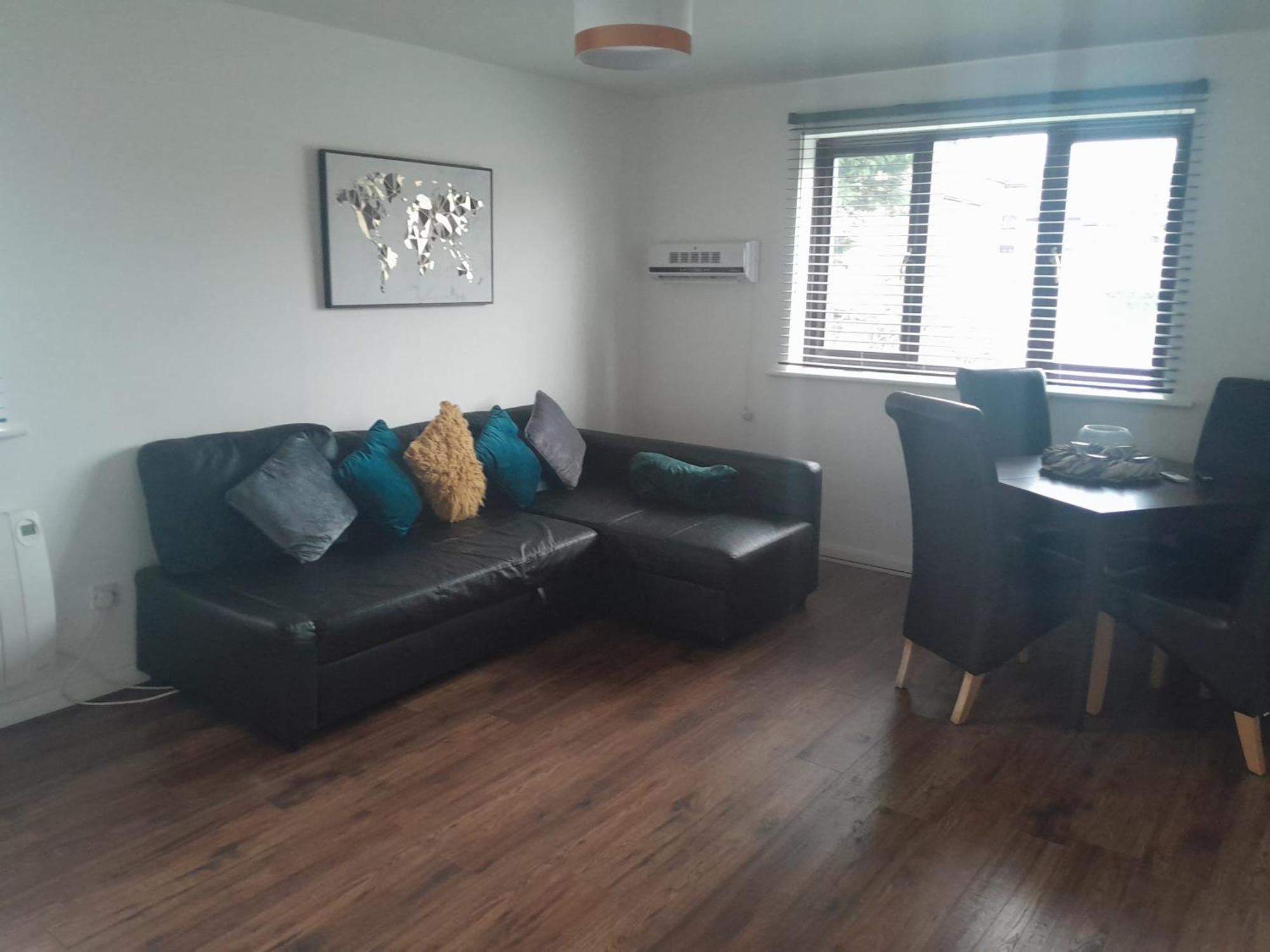 Impeccable 2-Bed Apartment In Grays London Eksteriør billede