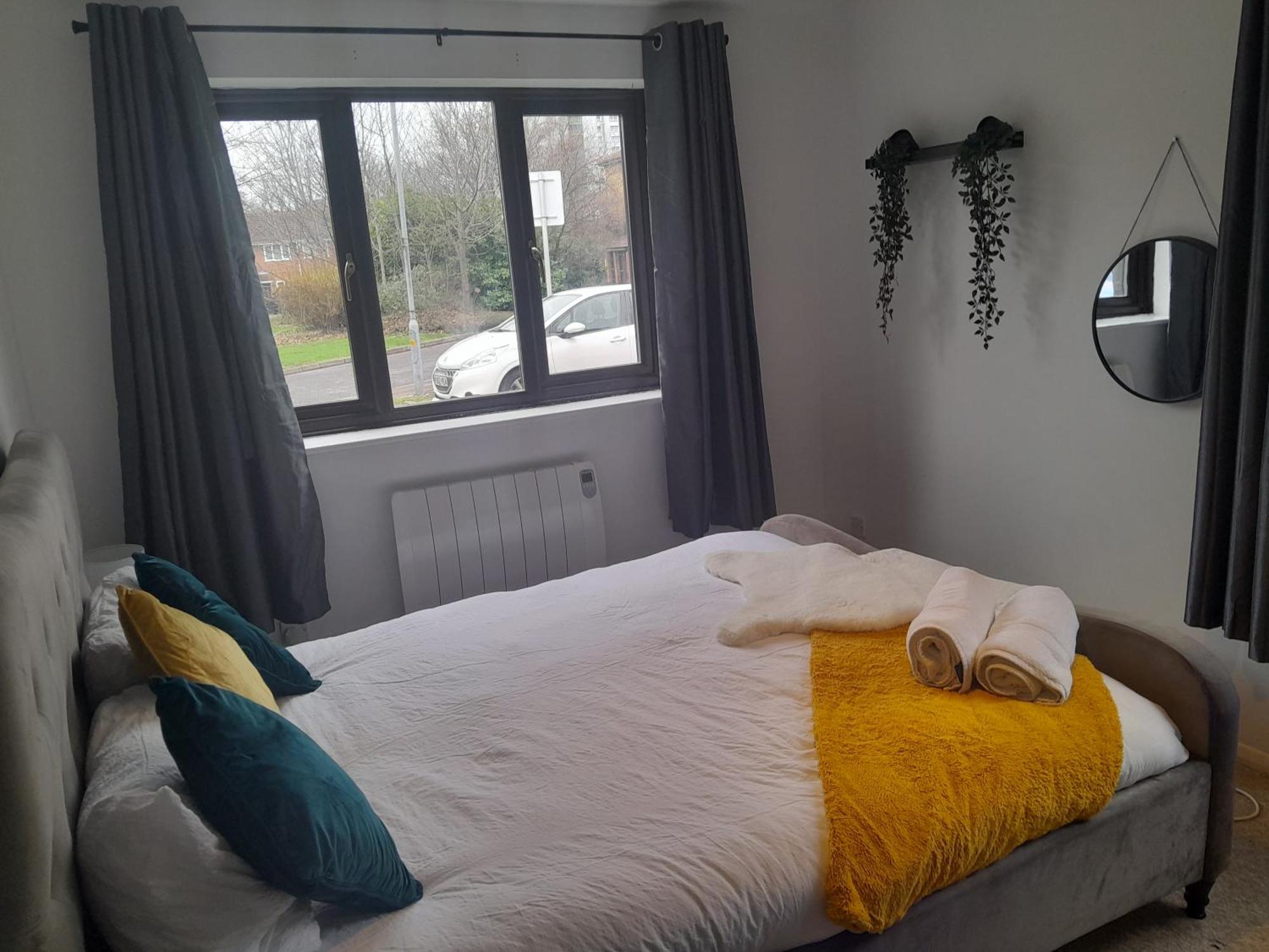 Impeccable 2-Bed Apartment In Grays London Eksteriør billede