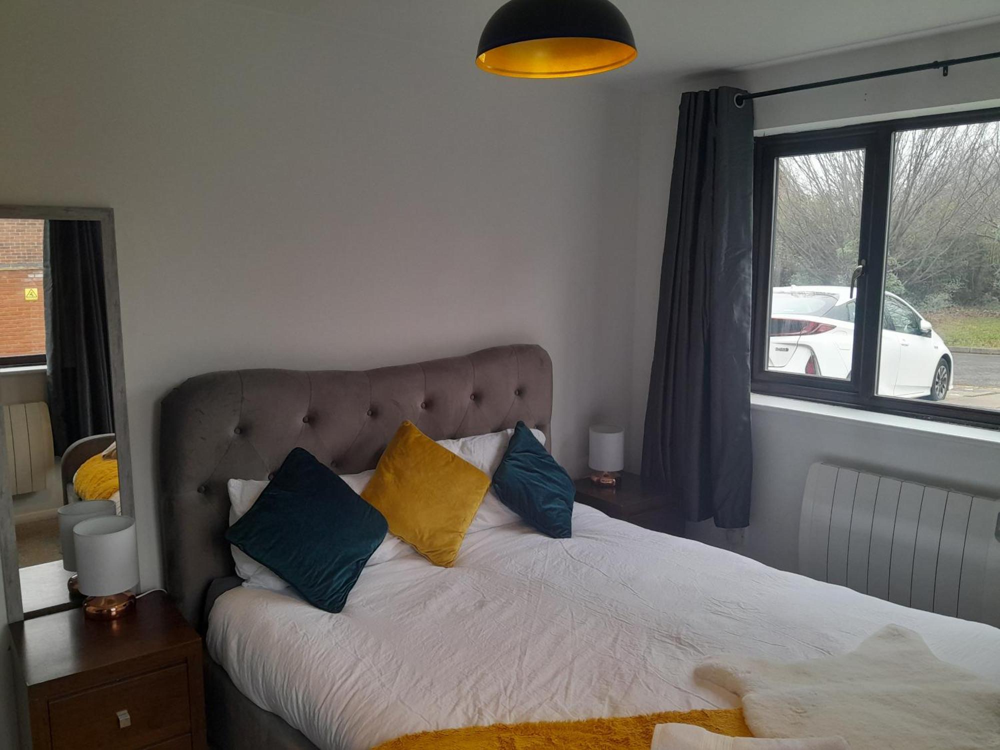 Impeccable 2-Bed Apartment In Grays London Eksteriør billede